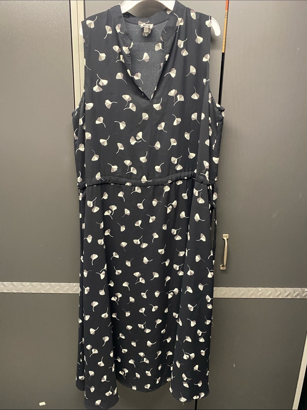 Anne Klein Black Sleeveless V-Neck Maxi Dress with White Leaf Print